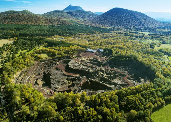 Olivier-Grunewald-vue-volcan-lemptegy-puy-gouttes Vue aérienne du volcan de Lemptégy