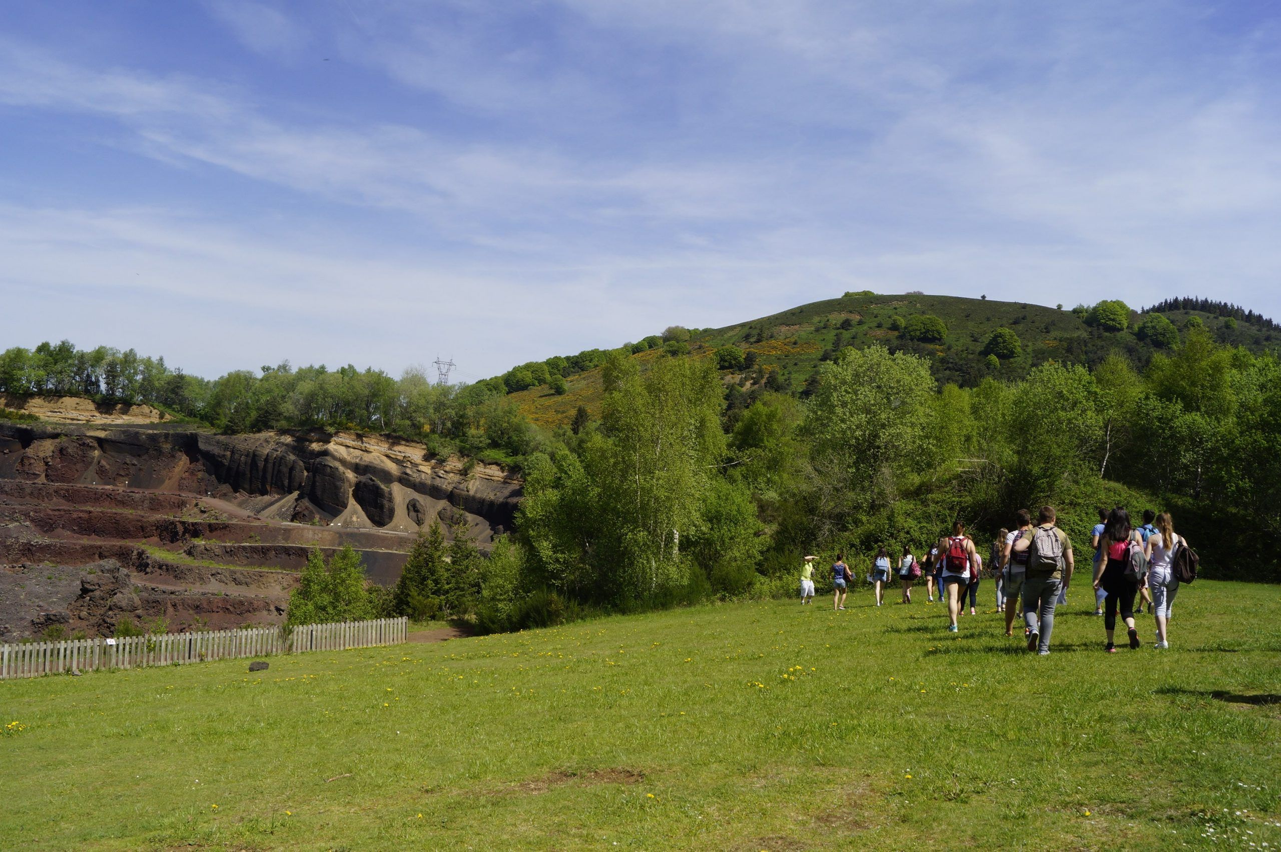 college-3-scaled Visite scolaire niveau cycle 3 au volcan de Lemptégy en Auvergne